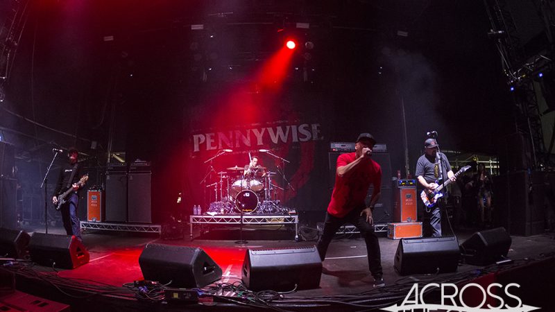 Pennywise, Stiff Little Fingers, Trash Talk & Authority Zero Sidewave