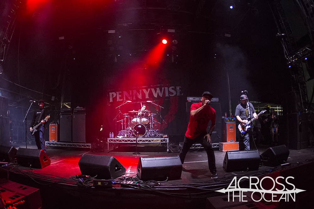 Pennywise, Stiff Little Fingers, Trash Talk & Authority Zero Sidewave