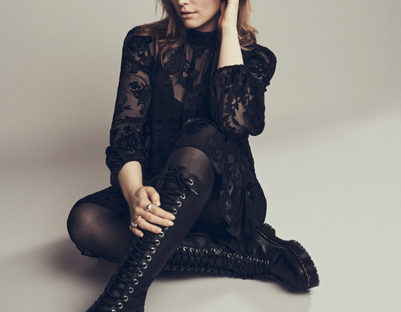 Freya Ridings New Single “Dancing In The Kitchen”