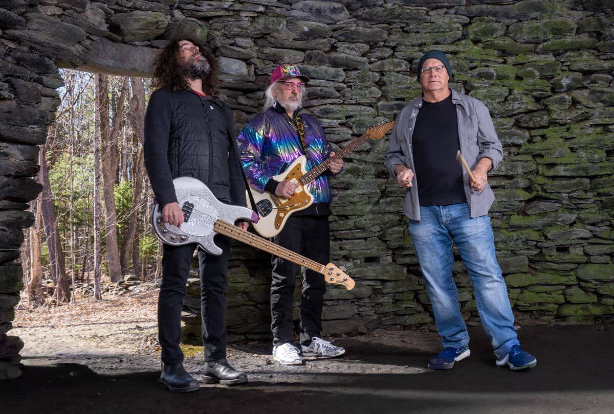 Dinosaur Jr. New Single “Blowin Up”