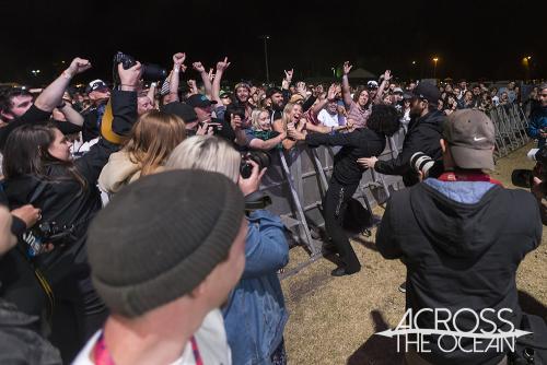 at_the_drive_in_yours_and_owls_festival_15