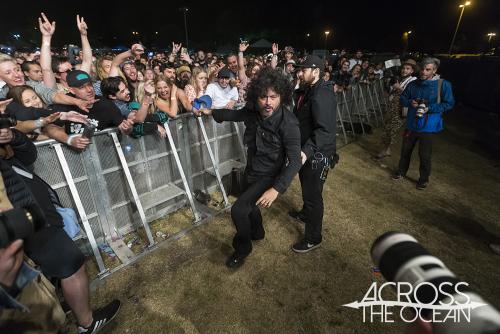 at_the_drive_in_yours_and_owls_festival_17