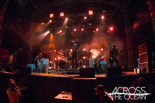 at_the_drive_in_yours_and_owls_festival_20