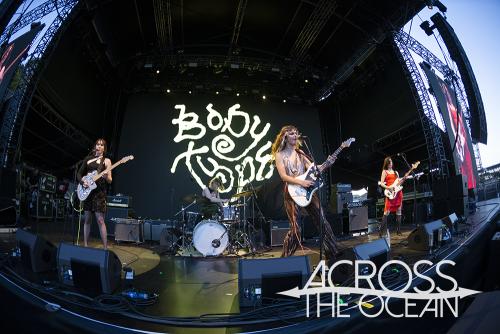 body_type_sydney_opera_house_forecourt_21