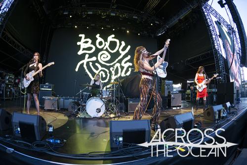 body_type_sydney_opera_house_forecourt_22