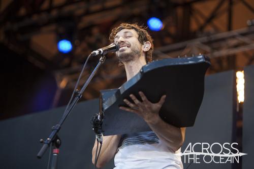gotye_beat_the_drum_05