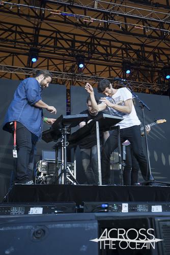 gotye_beat_the_drum_09