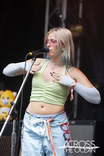 hallie_yours_and_owls_festival_2023_02