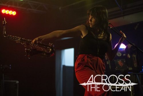 party_dozen_waves_04