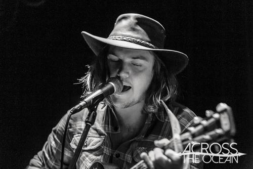 peter_bibby_and_his_bottles_of_confidence_newtown_social_club_01