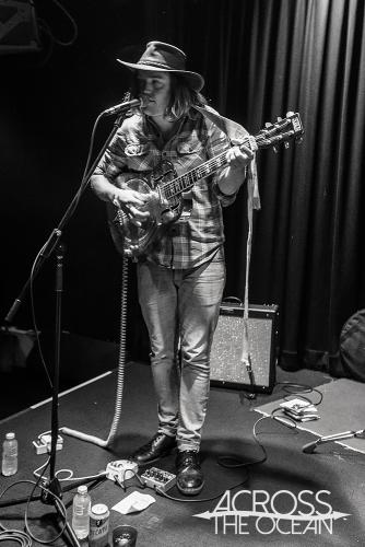 peter_bibby_and_his_bottles_of_confidence_newtown_social_club_14