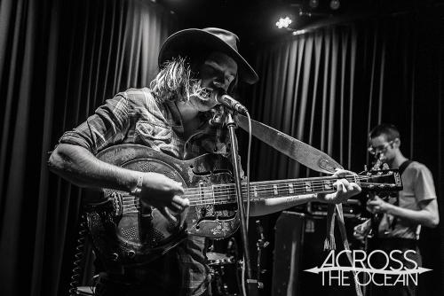 peter_bibby_and_his_bottles_of_confidence_newtown_social_club_17