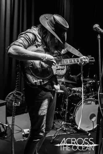 peter_bibby_and_his_bottles_of_confidence_newtown_social_club_18