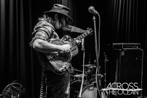 peter_bibby_and_his_bottles_of_confidence_newtown_social_club_19