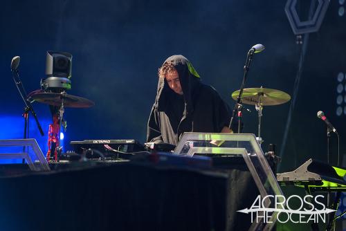 the_presets_beat_the_drum_02