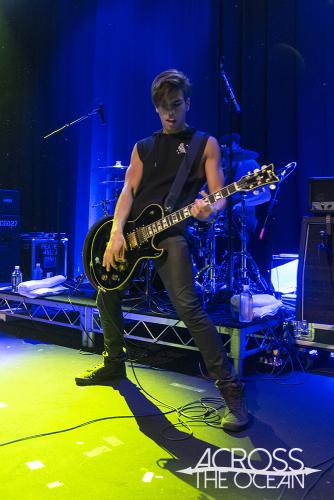 the_red_jumpsuit_apparatus_the_manning_bar_03