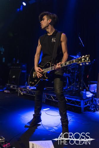 the_red_jumpsuit_apparatus_the_manning_bar_05