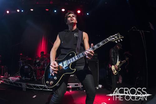 the_red_jumpsuit_apparatus_the_manning_bar_13